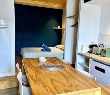 Madeleine-Champ de Mars Apartment | Studio Le Sanlecque, Wifi Tv 2personnes