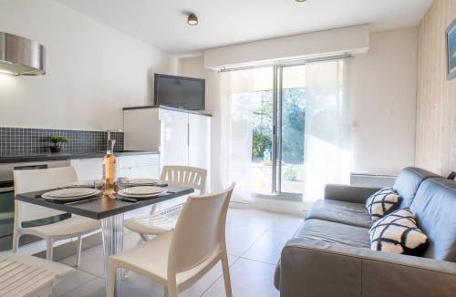 Arcachon Apartment | Studio Les Pieds dans l'eau-1 by Interhome
