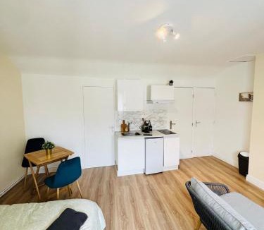 Chatellerault Apartment | Studio Maluna 2 Étage -Proche Centre & Gare -WiFi
