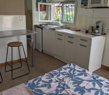 Miroir - Batignolles Bed & Breakfast | Studio meublé indépendant de 19 M2 chez l'habitant proche circuit des 24H du Mans