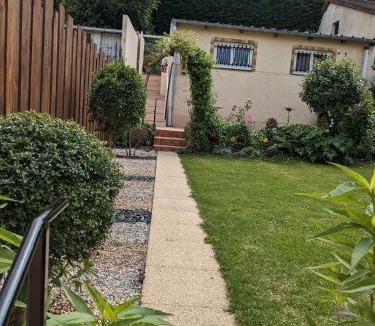 Miroir - Batignolles Bed & Breakfast | Studio meublé indépendant de 19 M2 chez l'habitant proche circuit des 24H du Mans