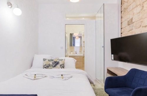 9th Arrondissement Apartment | Studio near Le Moulin Rouge and Montmartre