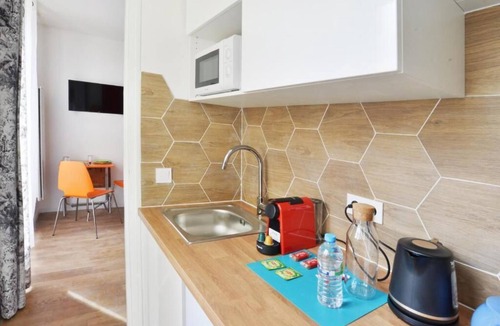 Juvisy-sur-Orge Apartment | Studio on quiet courtyard in town center