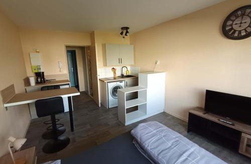 Ouest Apartment | STUDIO proche Université et Hôpital 2 personnes