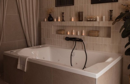 Saint-Helier Apartment | Studio-Romantic-Ensuite with Jet bath
