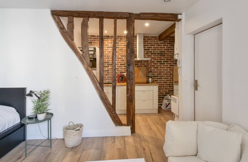 Porte-Saint-Martin Apartment | Studio Rostène - Welkeys