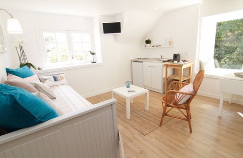 Clohars-Carnoet Apartment | Studio 'Villa Prat Bras - Sea View' with Shared Garden and Wi-Fi