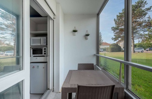 Courseulles-sur-Mer Apartment | Studio with loggia - 200m from the beach - Parking