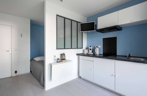 Courseulles-sur-Mer Apartment | Studio with loggia - 200m from the beach - Parking