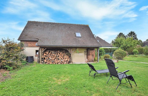 Le Mesnil-Esnard Apartment | Stunning apartment in Le Mesnil-Esnard with WiFi