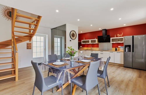 Creances House | Stunning villa for 4 people with WIFI, TV, terrace and pets allowed