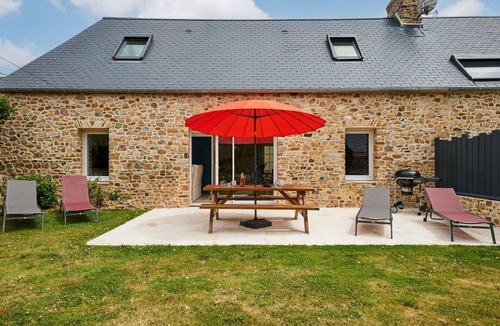 Creances House | Stunning villa for 4 people with WIFI, TV, terrace and pets allowed