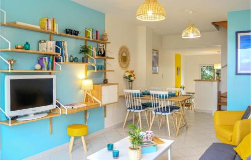 Jullouville House | Stunning Home In Jullouville With House Sea View