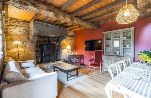 Ploumilliau House | Stunning home in Ploumillau with WiFi