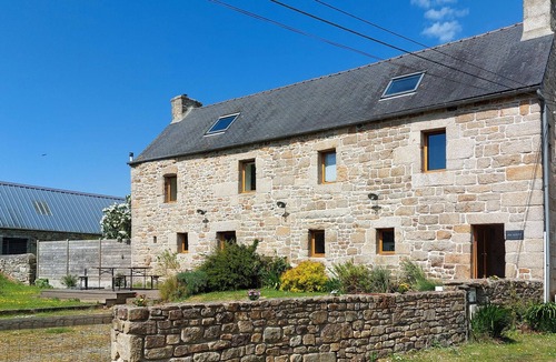 Ploumilliau House | Stunning home in Ploumillau with WiFi