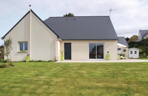 Trelevern House | Stunning home in Trelevern with house sea view