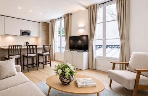 Montparnasse Apartment | Stunning Montparnasse flat with AC