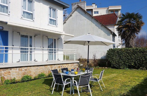 Auray House | Stunning private villa for 8 guests with WIFI, TV, terrace and panoramic view