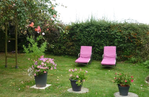 Canchy House | Stunning private villa for 3 people with WIFI, TV and parking