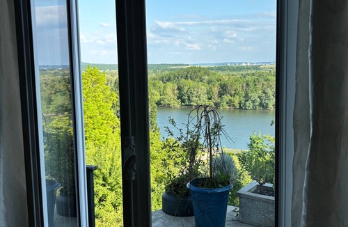 Mericourt House | Stylish and serene house with stunning Seine views.
