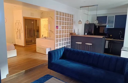 Triel-sur-Seine Apartment | Suite " Bulle Évasion " Loft Spa: Jacuzzi and Sauna