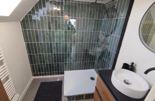 Quartier Bourg-l'Evesque - la Touche - Moulin du Comte Apartment | Suite Duplex Cosy Lorient 2 personnes - Parking et Terrasse