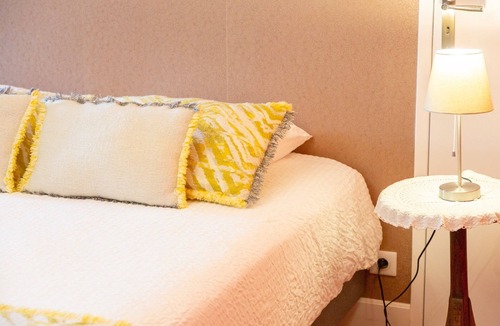 Concarneau Bed & Breakfast | Suite 'Ninon de Lenclos' with Shared Terrace, Garden and Wi-Fi
