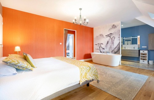 Concarneau Bed & Breakfast | Suite 'Ninon de Lenclos' with Shared Terrace, Garden and Wi-Fi