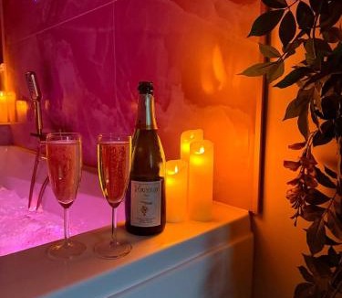Manthelan House | Suite romantique Bridgerton, double balnéo et lit King Size