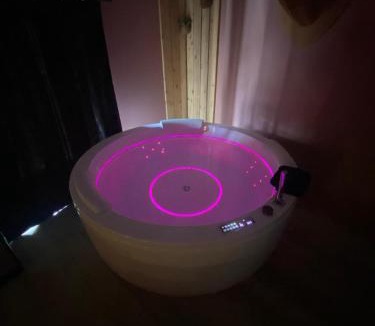Belleme Apartment | Suite romantique & spa Prova - Love room - Rétroprojecteur Netflix