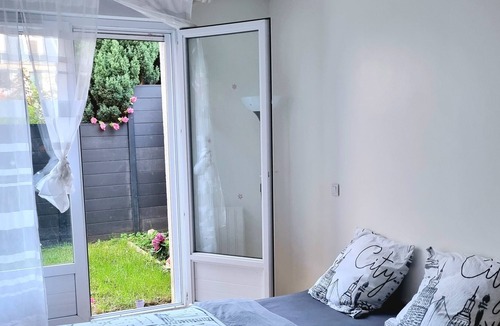 Saint-Cyr-l'Ecole Apartment | Superb apartment with garden near Versailles