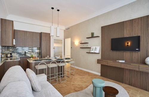 Faubourg-du-Roule Apartment | Superb Apartment on the Champs Elysees
