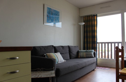 Ouistreham Apartment | T1 apartment facing the sea, nearby beach (50m)