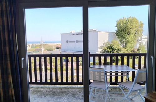Ouistreham Apartment | T1 apartment facing the sea, nearby beach (50m)