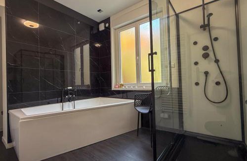 Illiers-Combray Apartment | T2 en centre-ville d'Illiers-Combray - parking- lit king size - terrasse