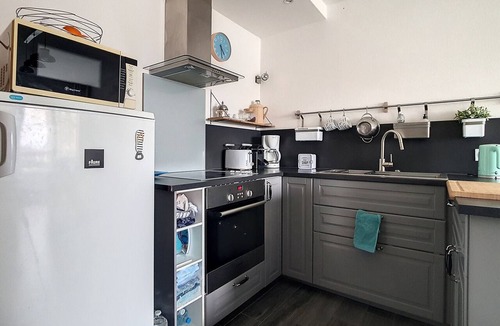 Courseulles-sur-Mer Apartment | T3 Apartment with harbor view, parking and WiFi