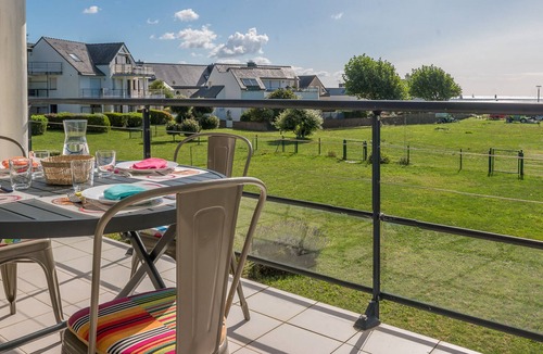 Larmor-Plage Apartment | T3 Apt, terrace, parking, 50m beach, near shops