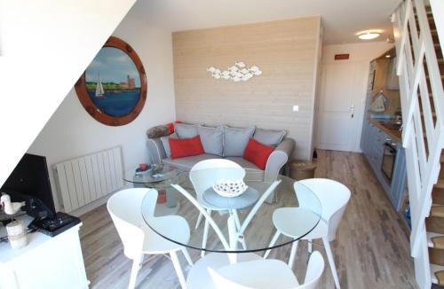 Saint-Vaast-la-Hougue Apartment | Tatihou Island Retreat
