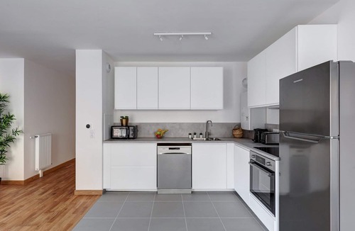Clichy Apartment | TBS 197 - Bright apartment with terrace