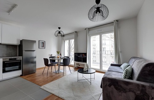 Clichy Apartment | TBS 197 - Bright apartment with terrace