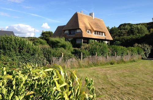 Vierville-sur-Mer House | Thatched cottage by the sea at Omaha Beach