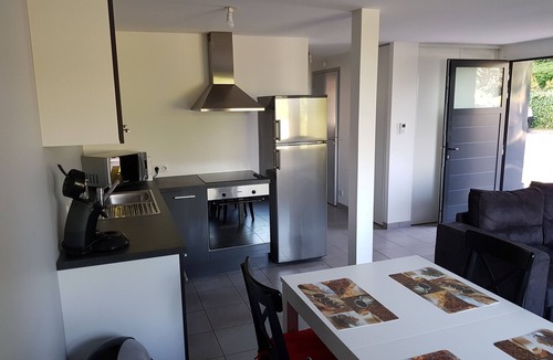 Donville-les-Bains Apartment | THE BEACH 200 metres and 1.5 kms from GRANVILLE, WIFI