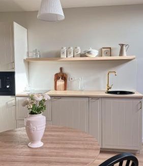 La Roche-Guyon Apartment | The Brick House - Appartement Renoir