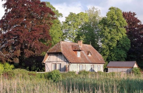 Bellou Cottage | The Cottage of Manoir de Bellou – Charm and Serenity for 6 Guests