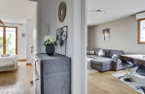 Saint-Cyr-l'Ecole Apartment | The secret garden