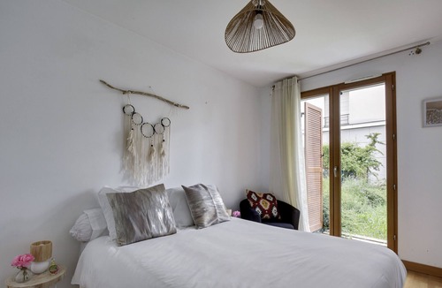 Saint-Cyr-l'Ecole Apartment | The secret garden
