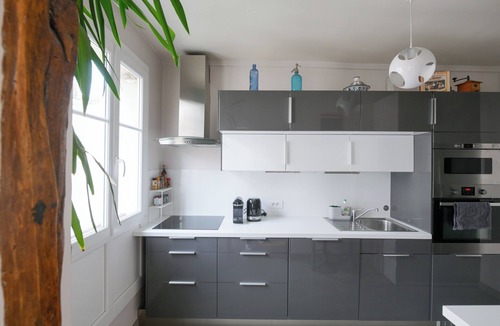 Quartier de la Roquette Apartment | Timeless Harmony