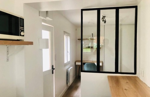 Saint-Mande Apartment | Tiny house with garden