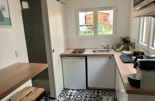 Saint-Mande Apartment | Tiny house with garden