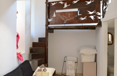 Dun-le-Palestel Apartment | Tiny Loft with Garden View & Free Parking